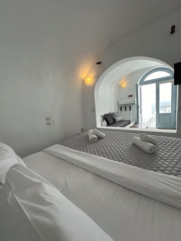 Deluxe Room - Photo 2