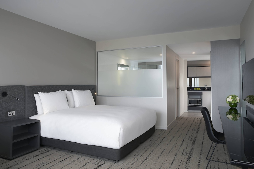 Premium Suite, 1 King Bed, Balcony