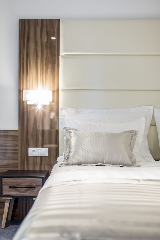 Deluxe Double or Twin Room - Photo 2
