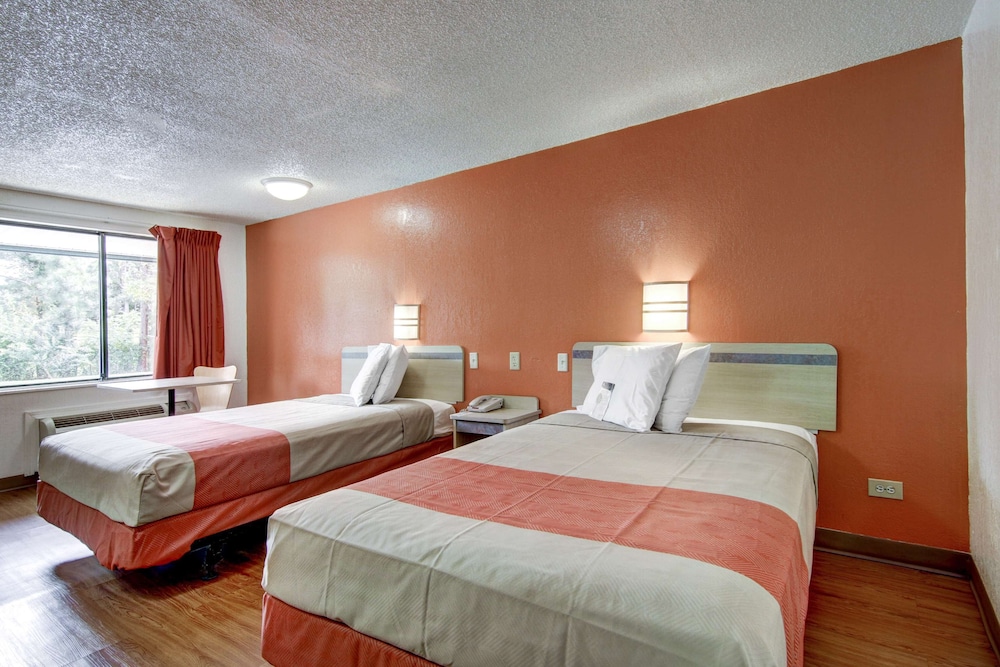 Standard Room, 2 Queen Beds, Smoking photo 1