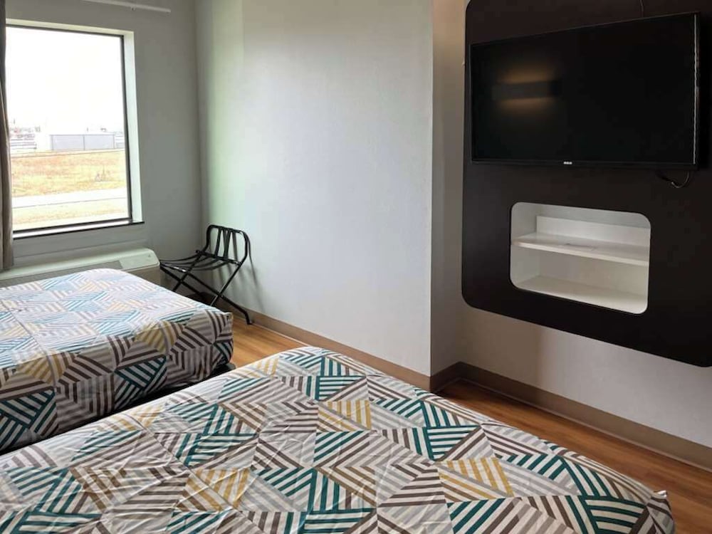 Standard Room, 2 Double Beds, Non Smoking, Refrigerator & Microwave - Photo 6