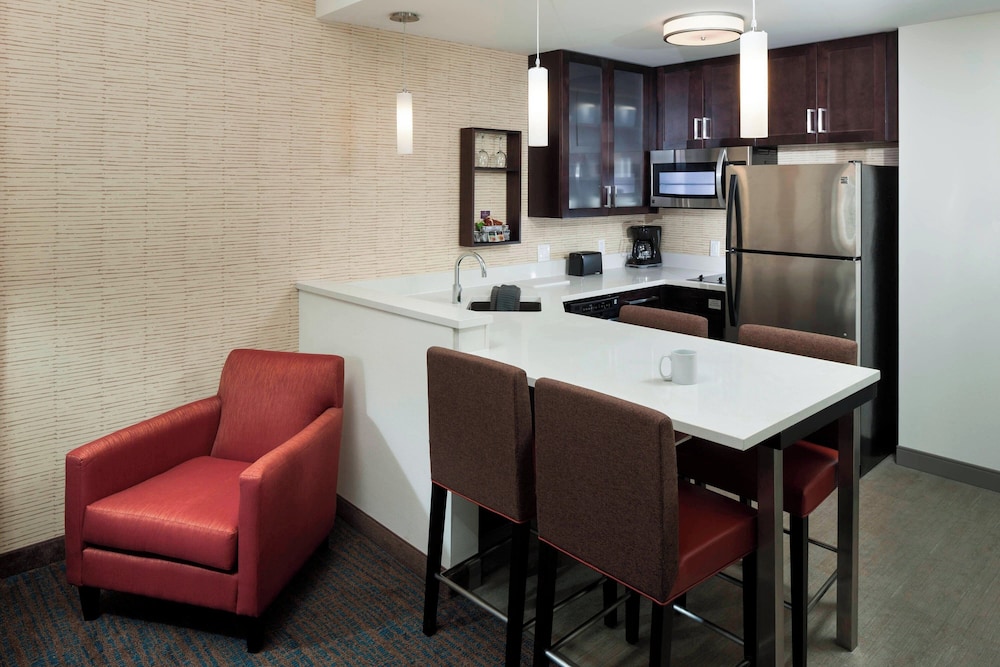 Suite, 1 Double Bed (Mobility Accessible, Roll-In Shower) photo 3