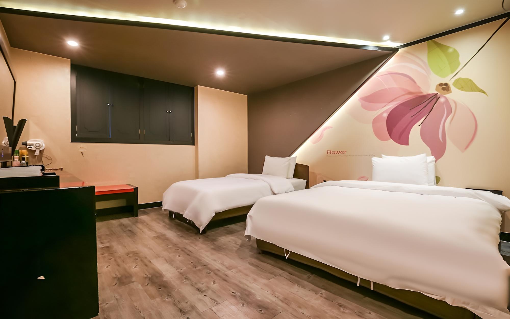 Room (Business Twin (Free Netflix available) photo 2