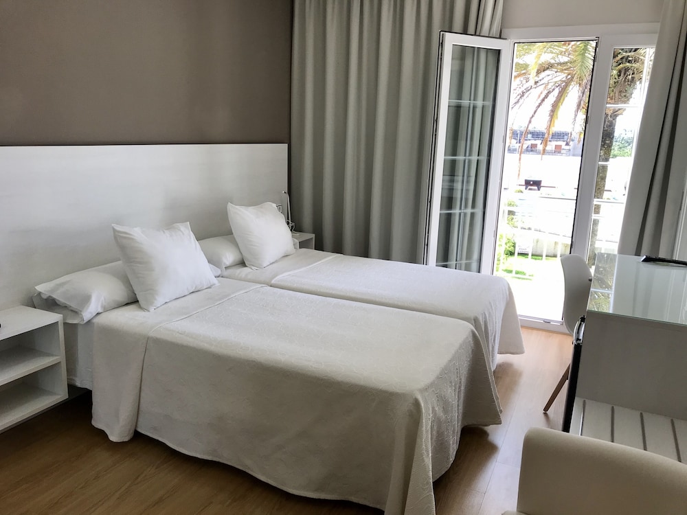 Double or Twin Room - Photo 1