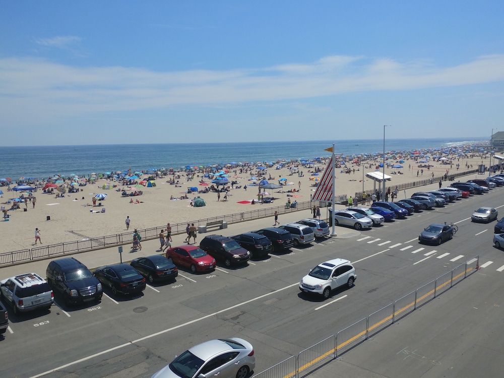 Luxury Apartment, 1 Bedroom, Accessible, Ocean View photo 2