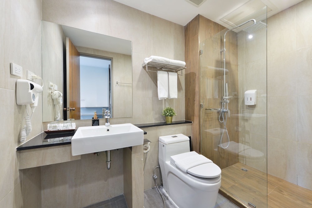 Deluxe King Room photo 2
