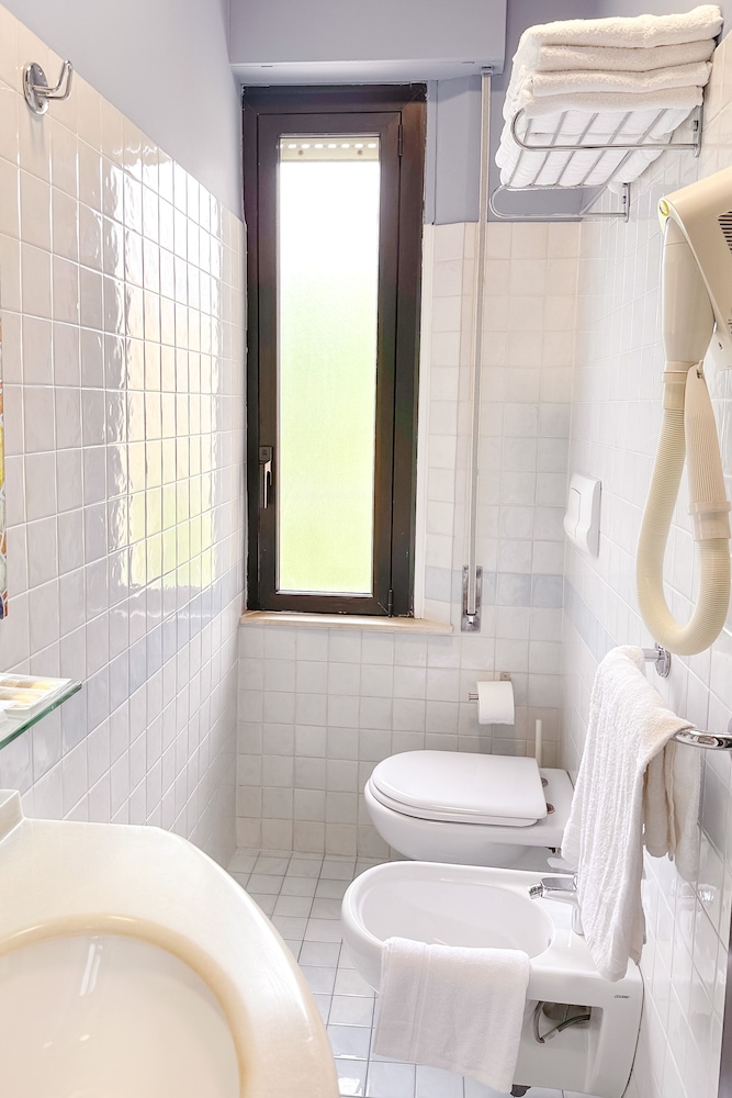 Standard Triple Room - Photo 7