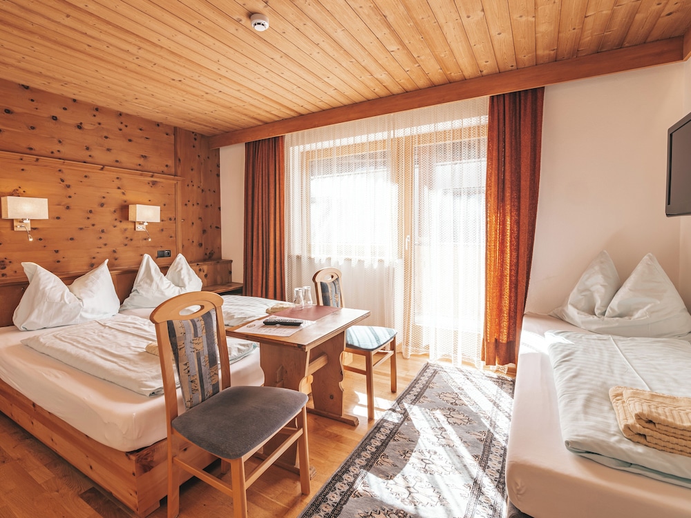 Superior Triple Room, Balcony, Mountain View photo 1