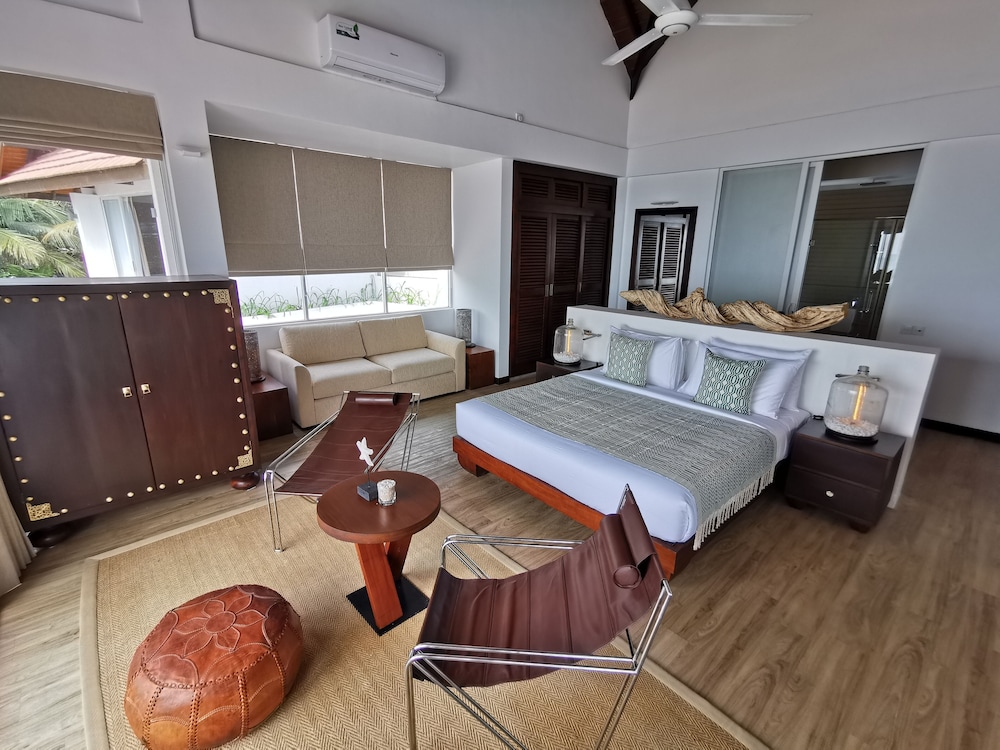 Ocean Balcony Suite photo 2