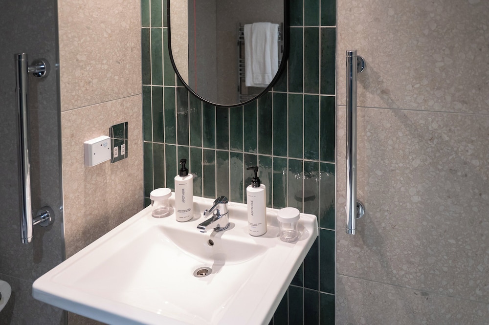 Standard Room, 1 Double Bed, Accessible (Standalone Shower) - Photo 3