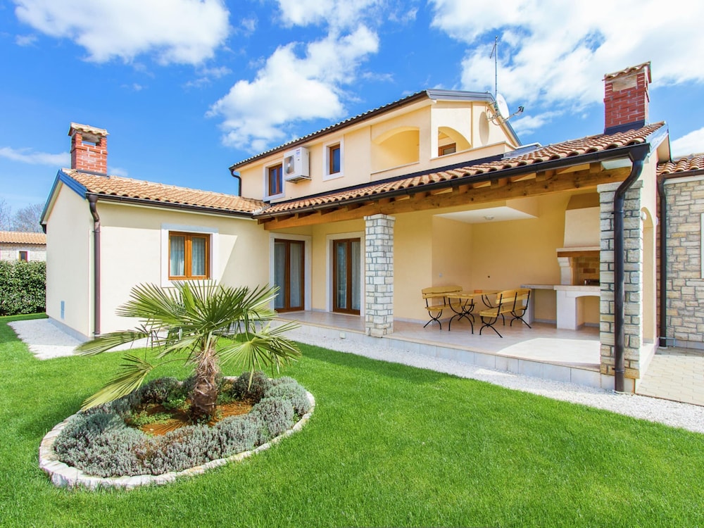 Villa photo 1