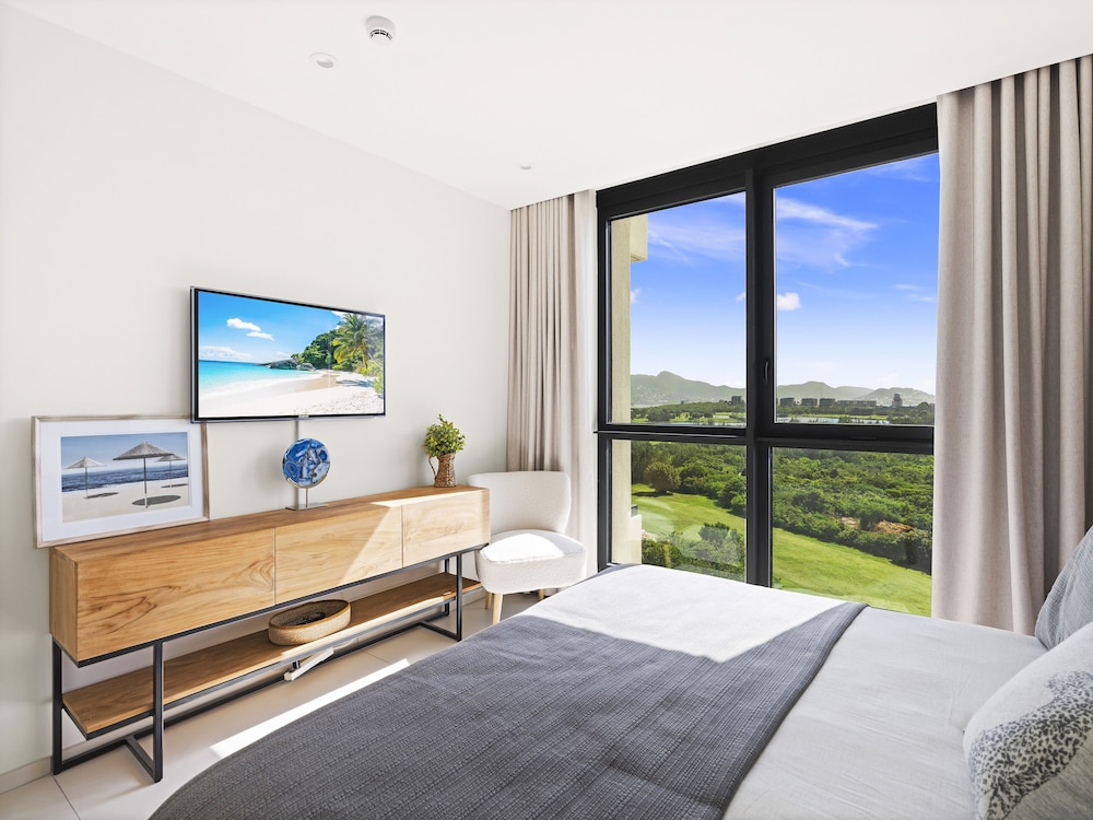Luxury Apartment, 1 King Bed, Balcony, Beach View