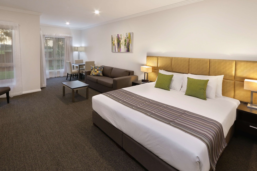 Room, 1 King Bed (With Sofabed)