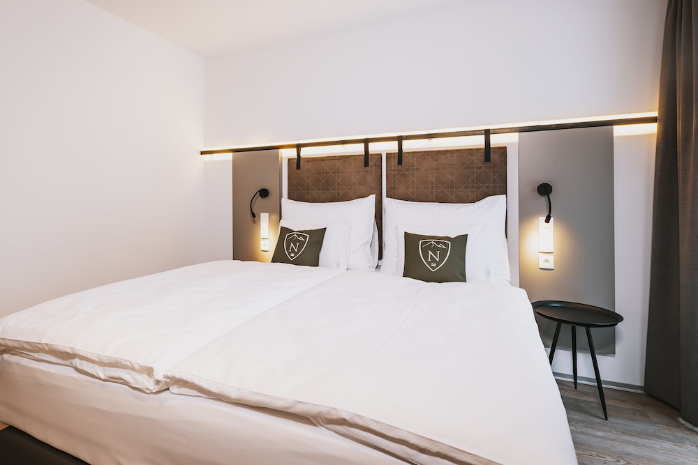 Deluxe Double Room View with Sauna thumbnail 5
