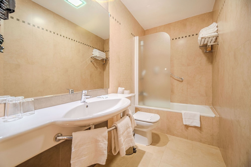 Standard Triple Room - Photo 4