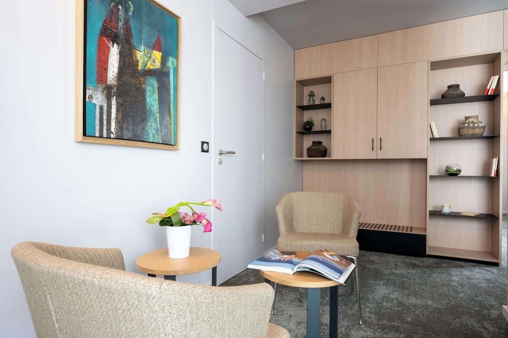 Premium Suite, 1 King Bed, Non Smoking, Bathtub (Separate Living Room) - Photo 2