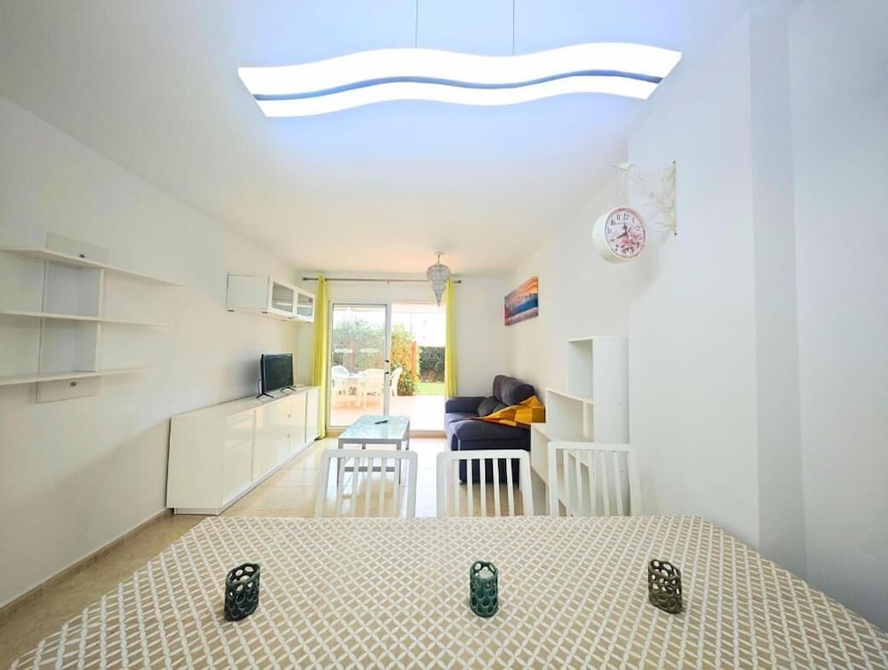 Charmante Miami Platja Wohnung mit Gartenblick, Foto 8