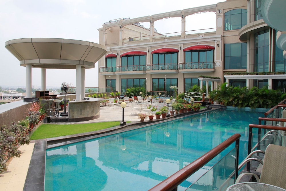 Deluxe Room, 1 King Bed, Pool View (Cabana Double) photo 3