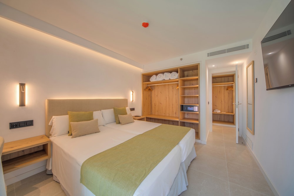 Apartment, Balcony, Sea View (2 Adults + 1 Child) - Photo 3