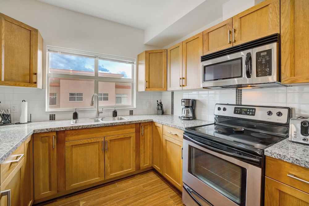 Comfort Condo, Balcony, Partial Lake View photo 2