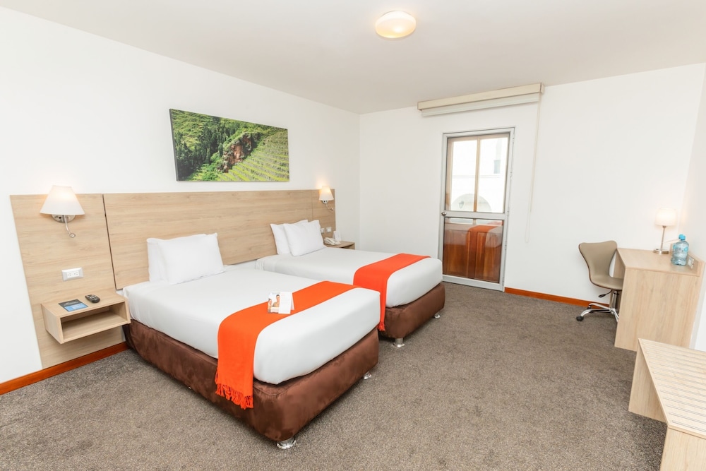Traditional Room, 2 Twin Beds, City View - Photo 1