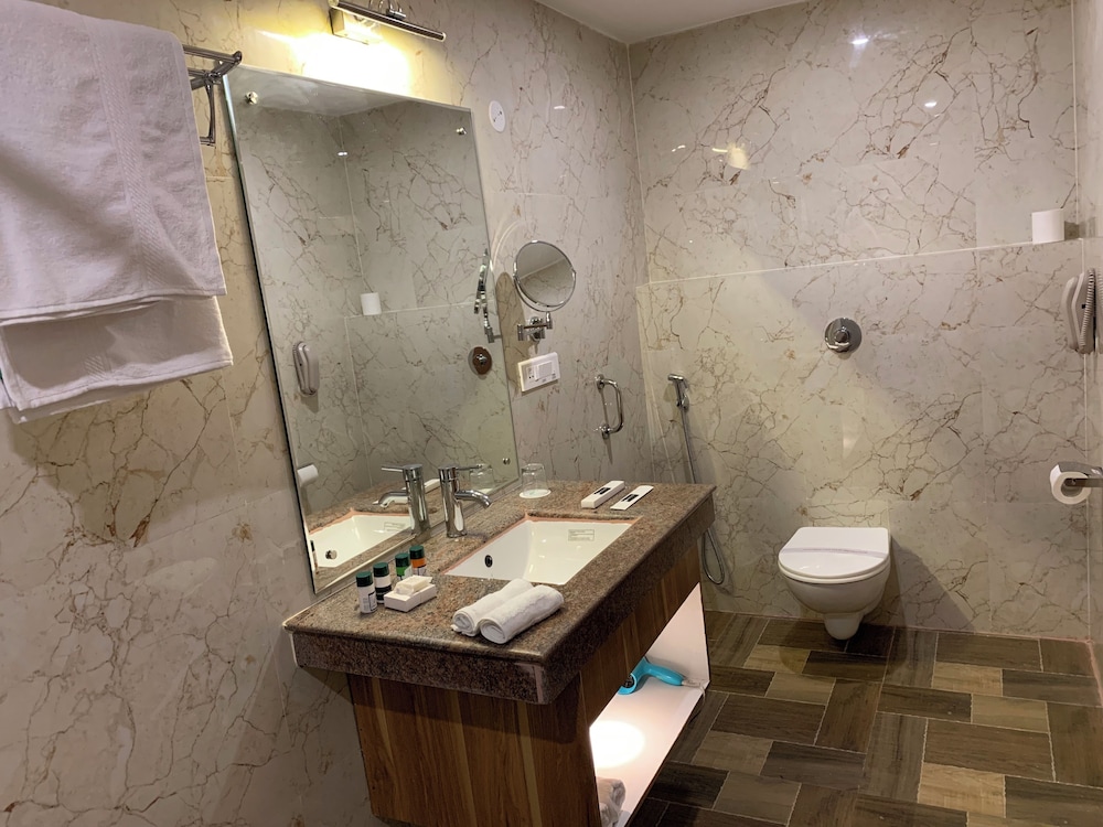 Comfort Twin Room, Non Smoking, Ground Floor photo 2
