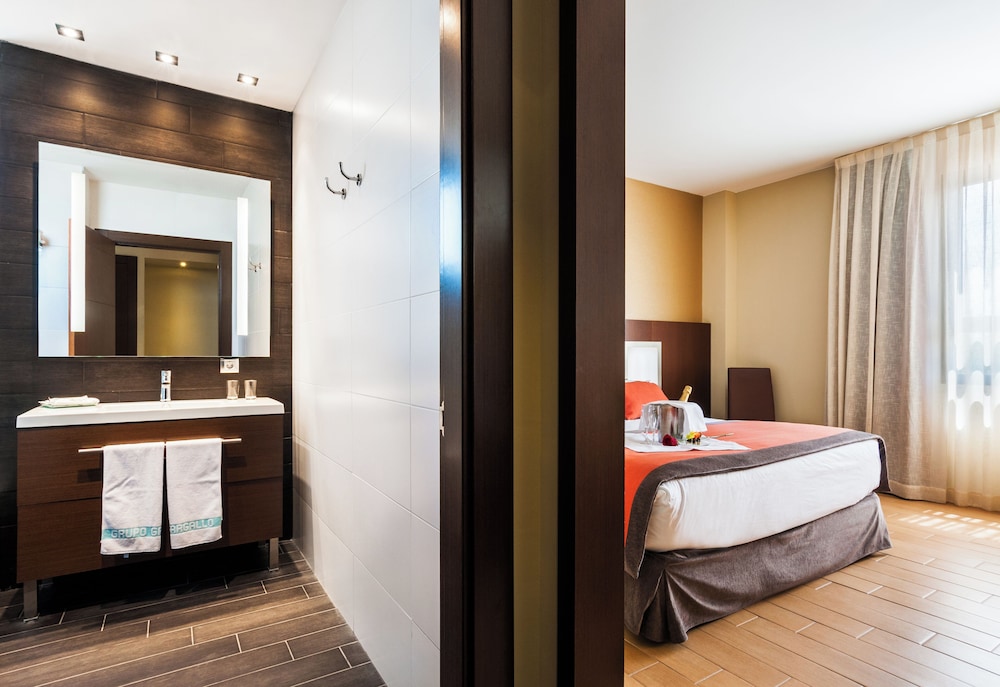 Superior Double or Twin Room - Photo 4