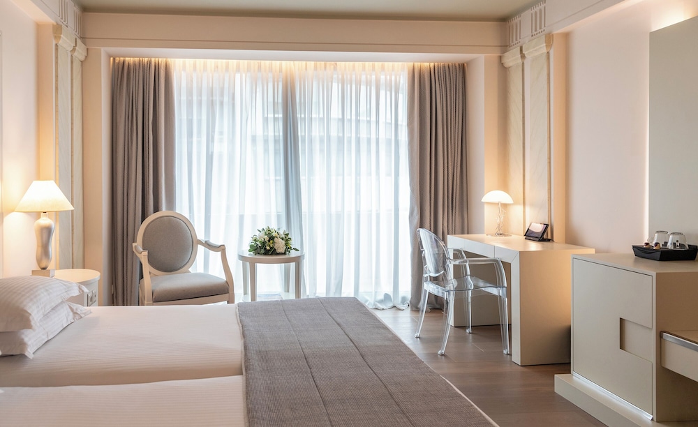 Deluxe Room, Syntagma Square View thumbnail 5