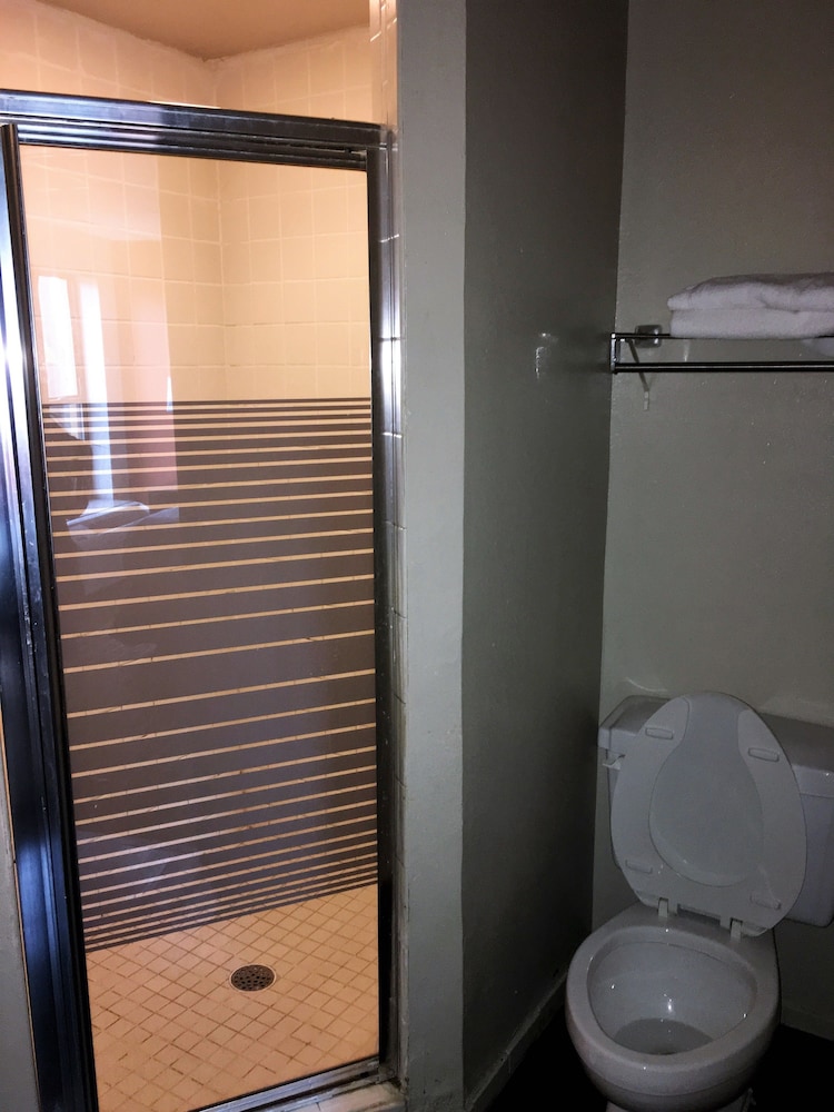 Deluxe Double Room, 2 Queen Beds, Smoking photo 2