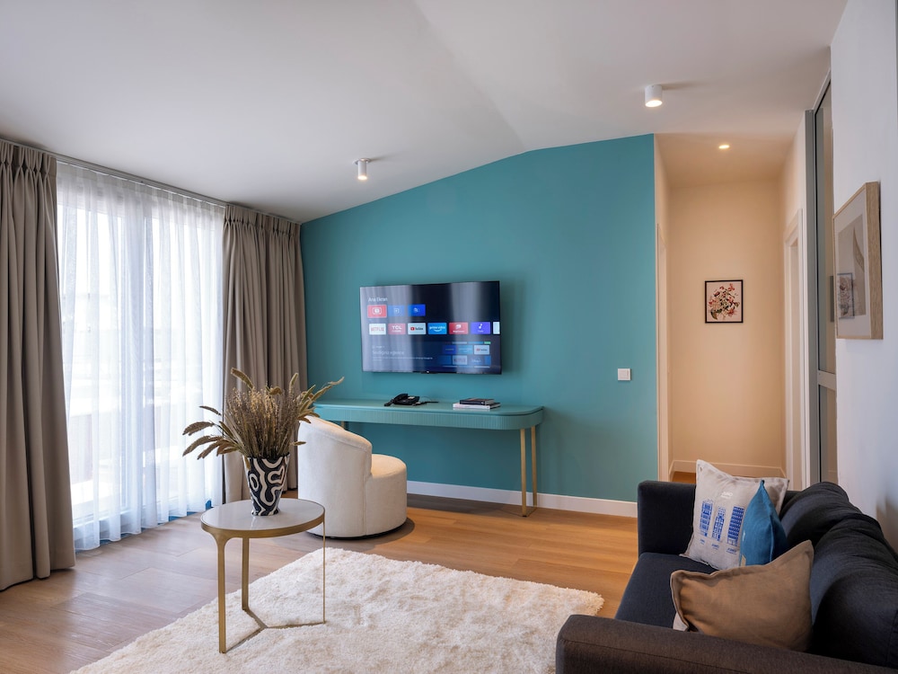 Signature Terrace Suite with Jacuzzi photo 1