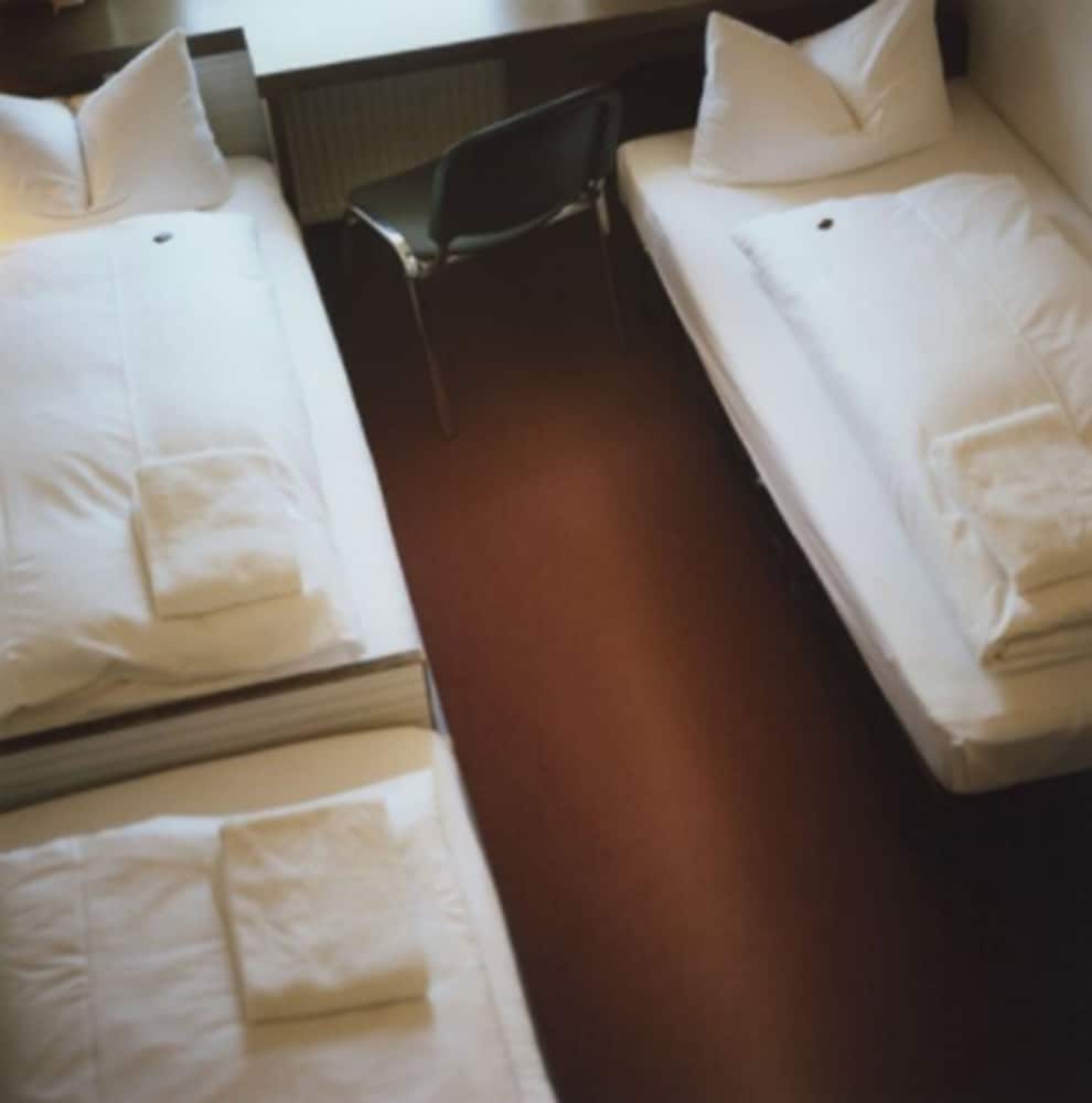 Standard Triple Room with Extra Bed and AIR CONDITIONER photo 1