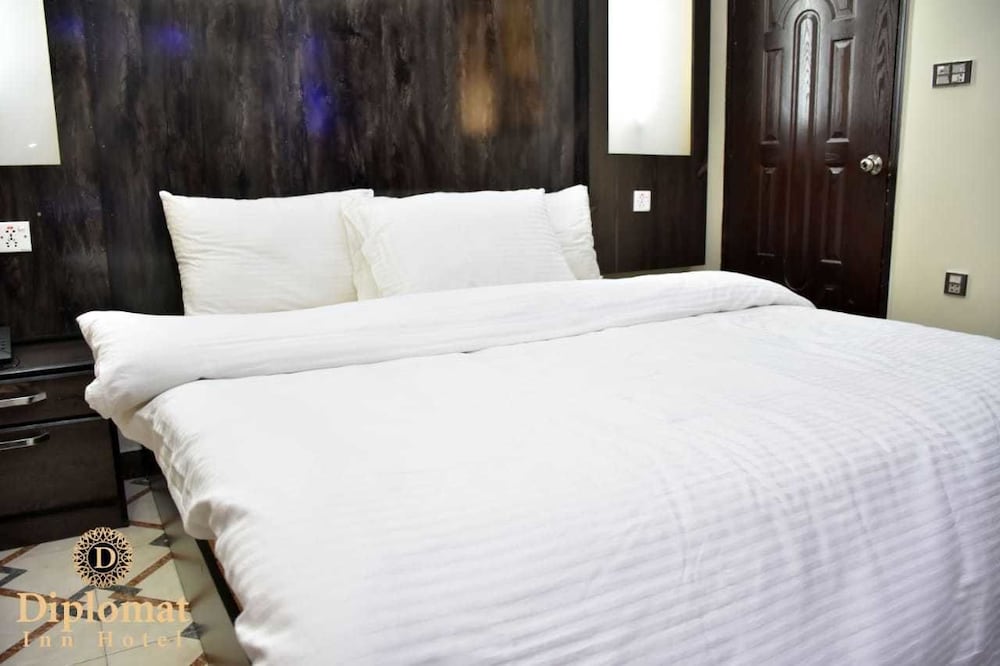 Deluxe Double Room, 1 King Bed, Smoking, Valley View
