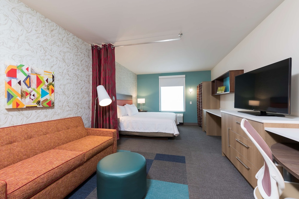 Suite, 1 King Bed, Accessible, Non Smoking photo 2