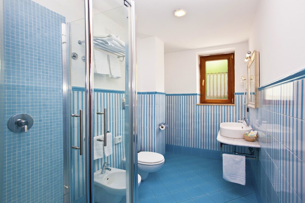 Standard Double Room - Photo 5