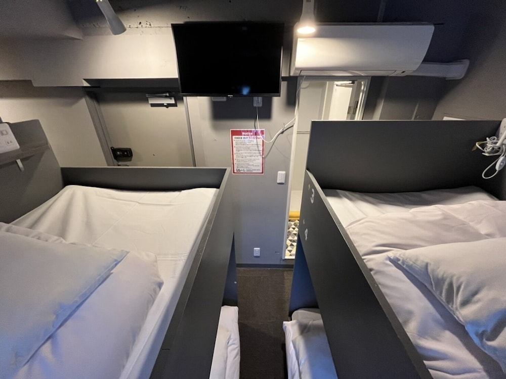Basic Quadruple Room photo 3