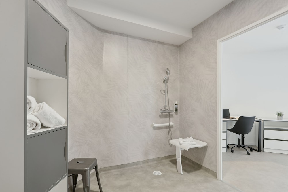 GRAND STANDARD STUDIO (DOUBLE BED) - Photo 2