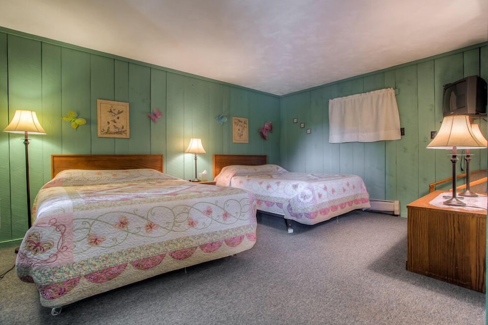 Room, 2 Queen Beds photo 1