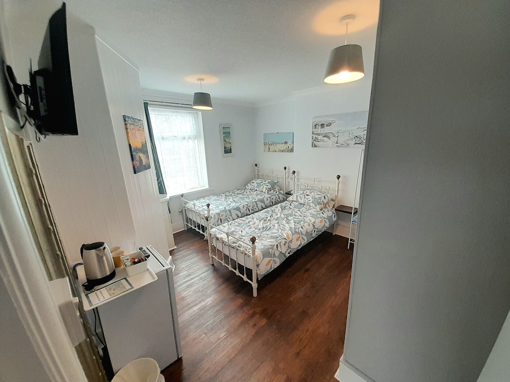 Basic Triple Room, Ensuite photo 1