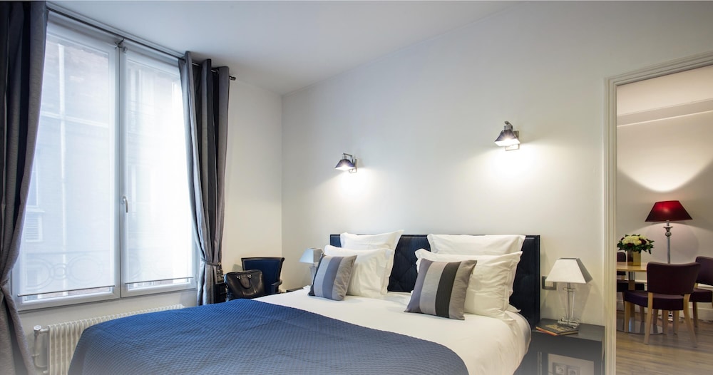 Suite 03 photo 2