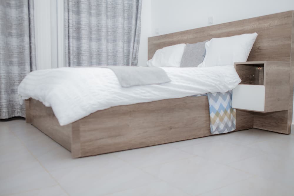 Comfort Apartment, 1 King Bed, Smoking, Mountain View