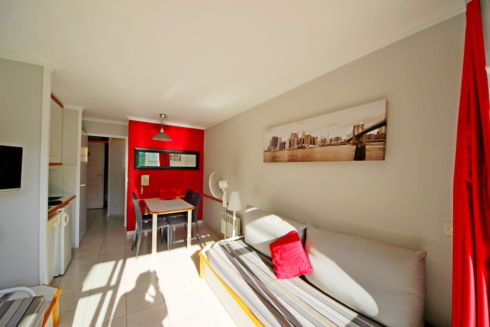 Basic Apartment (96la)