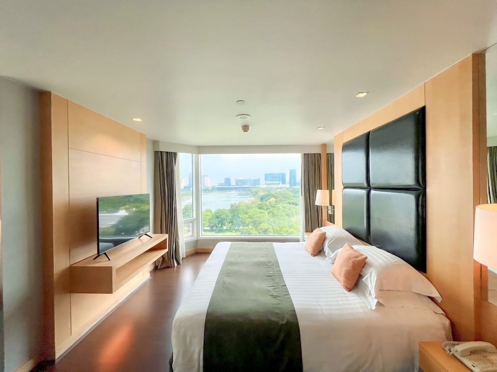 Signature Penthouse, Lake View photo 3