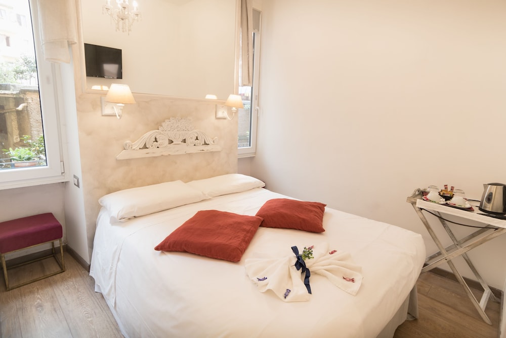 Club Room, 1 Bedroom (S5)