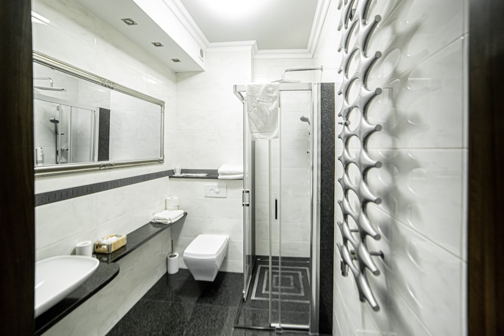 Deluxe Suite, 1 King Bed, Non Smoking, Park View photo 3