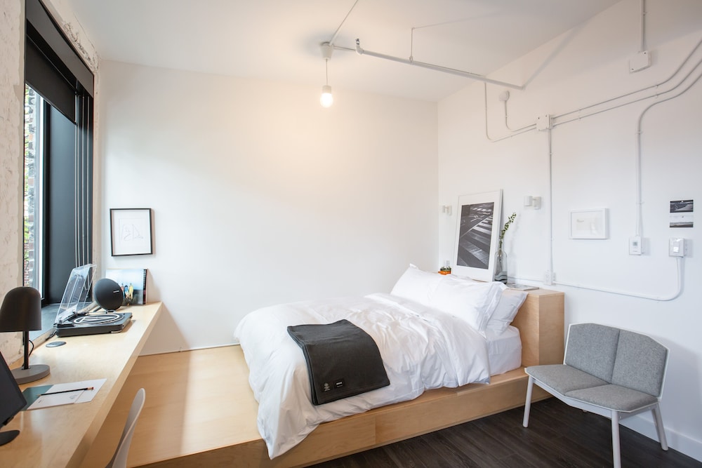 Signature Room, 1 Queen Bed - Photo 1