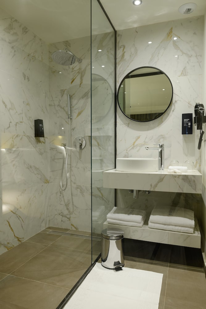 GREEN EXECUTIVE ROOM - Photo 6