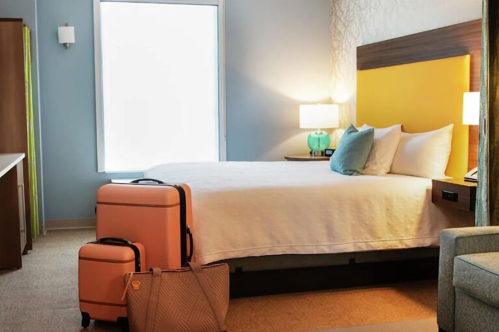 Suite, 1 King Bed, Accessible, Bathtub - Photo 5
