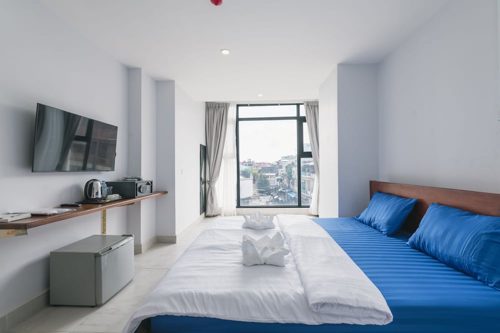 Front Double Room with Window photo 1