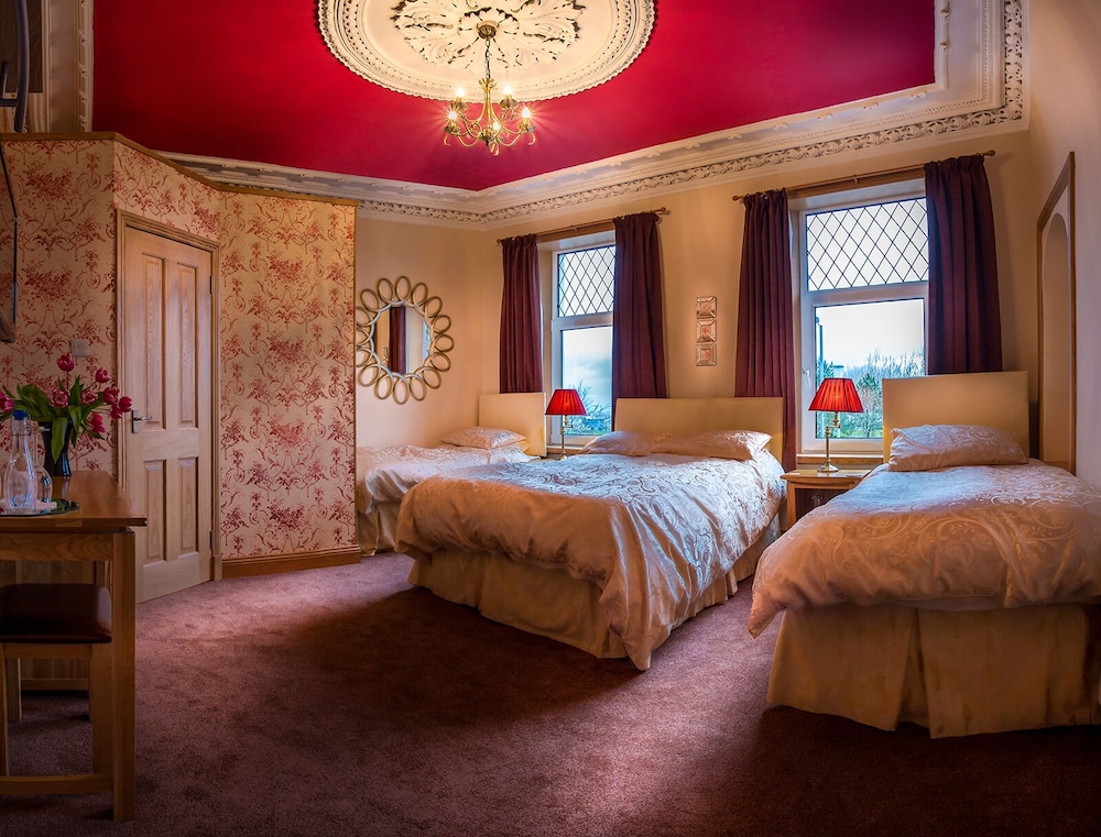 Family Room, Ensuite, Lake View photo 1