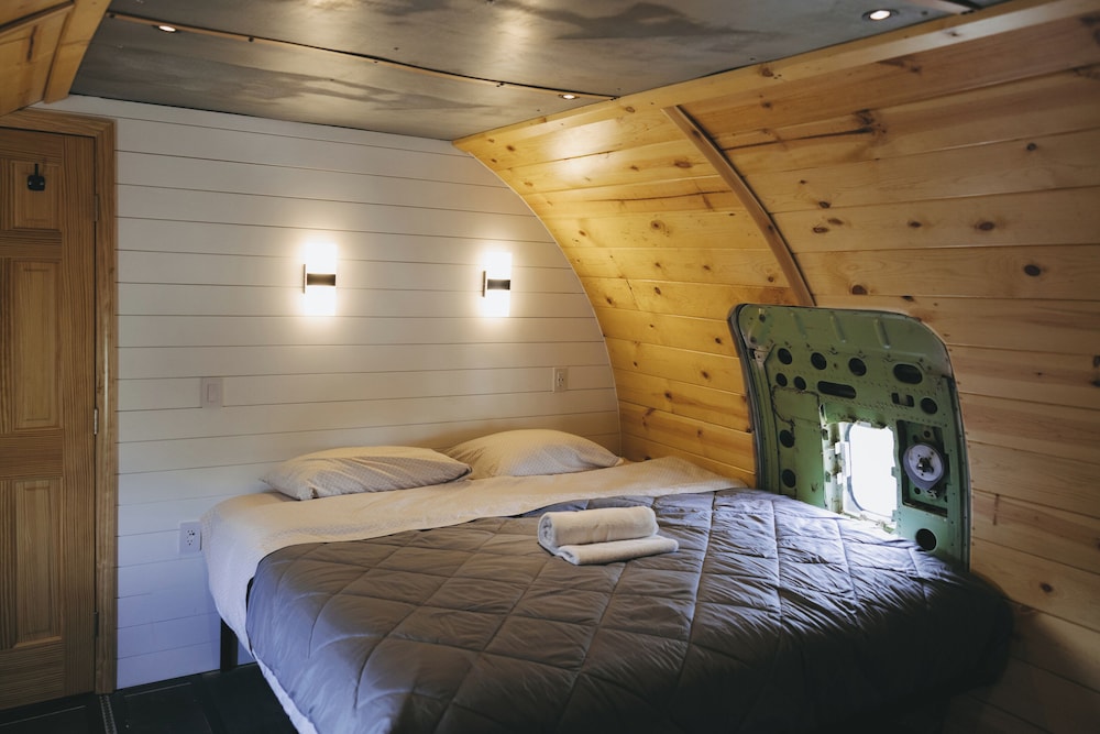 Boeing 727 Airplane, Deluxe Room photo 1